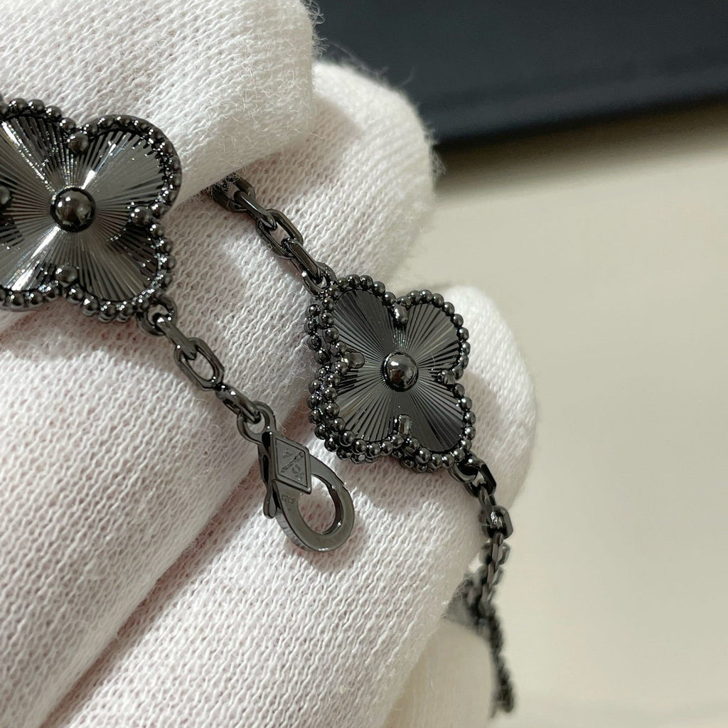 [Lumi]New CLOVER 5 MOTIF BLACK BRACELET