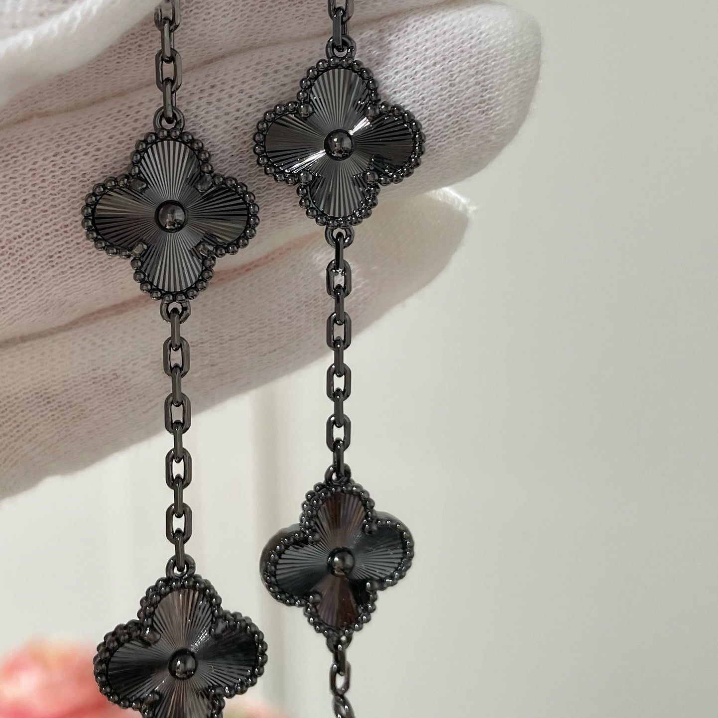 [Lumi]New CLOVER 5 MOTIF BLACK BRACELET