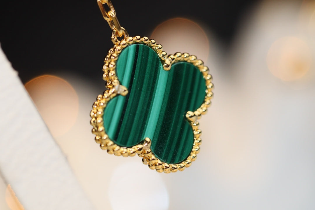 ¡®Lumi¡¯CLOVER EARRINGS GOLD MALACHITE DIAMOND 3 MOTIF
