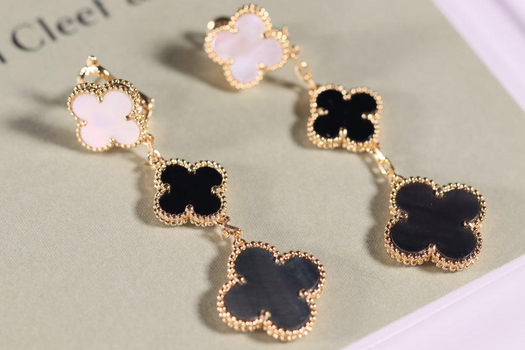 ¡®Lumi¡¯CLOVER EARRINGS GOLD ONYX MOP 3 MOTIF