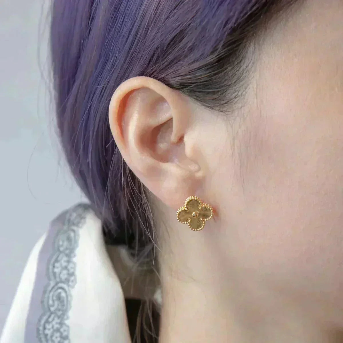 ¡®Lumi¡¯CLOVER MEDIUM 1 MOTIFS LASER EARRINGS