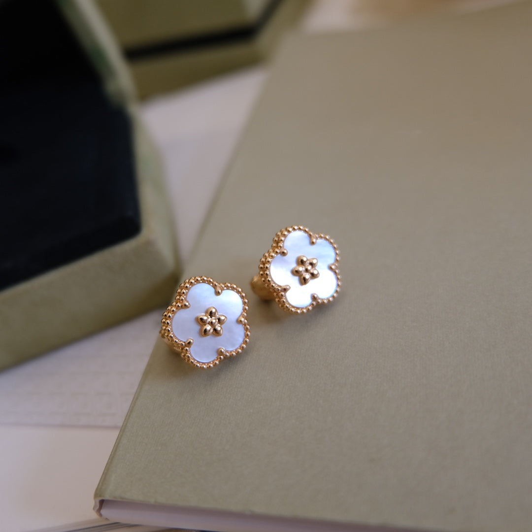 ¡®Lumi¡¯26 NEW LUCKY  WHITE MOP EARRINGS