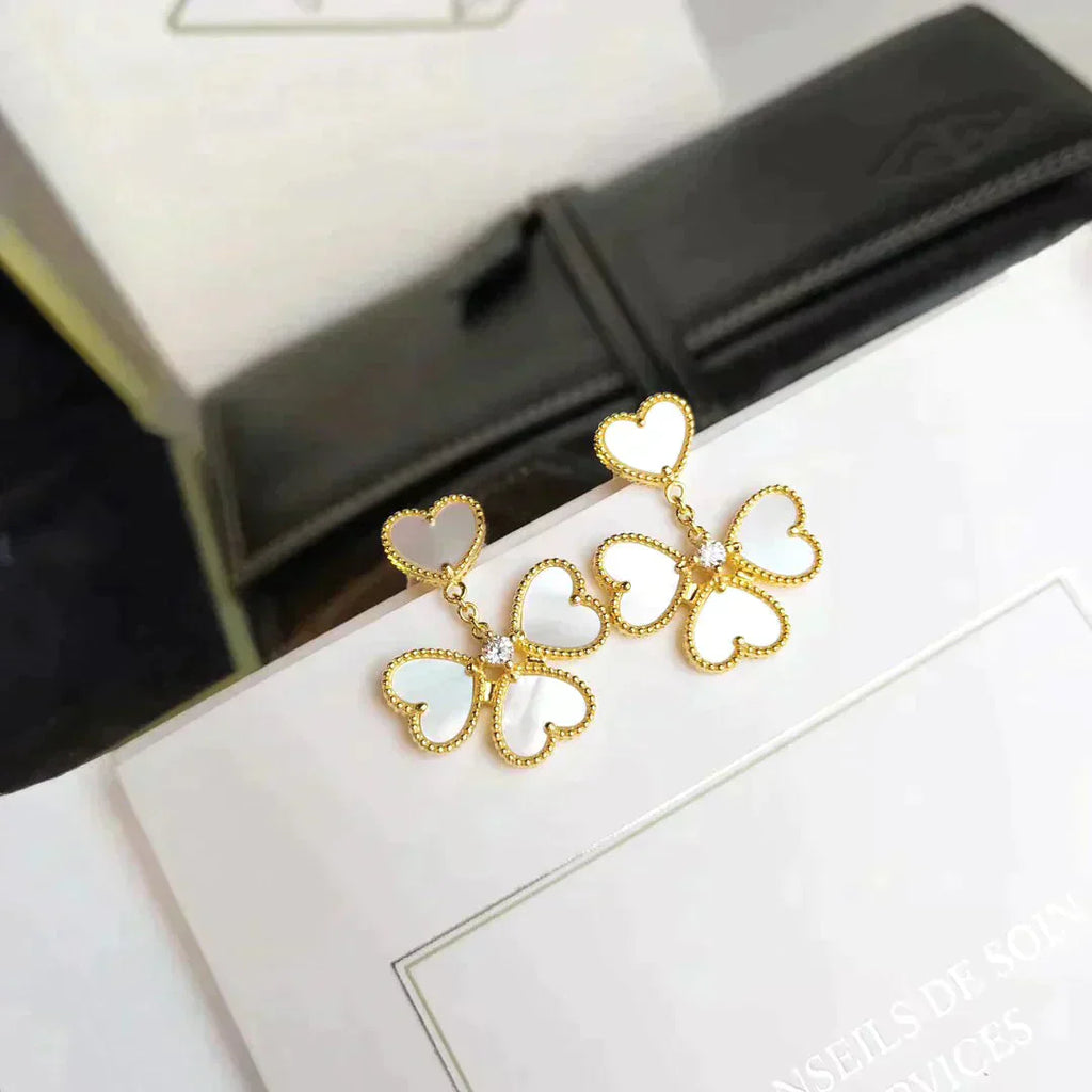 ¡®Lumi¡¯CLOVER SWEET WHITE MOP EARRINGS