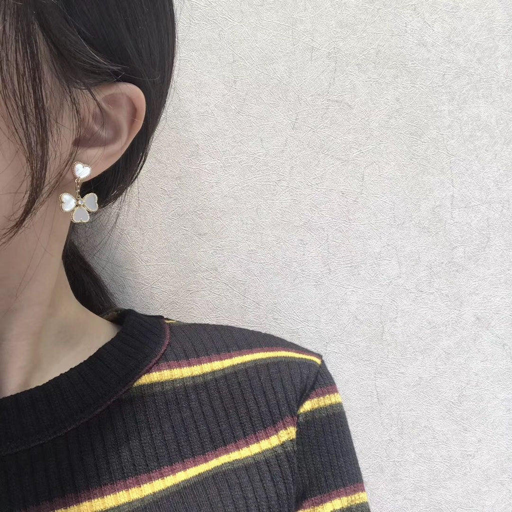 ¡®Lumi¡¯CLOVER SWEET WHITE MOP EARRINGS