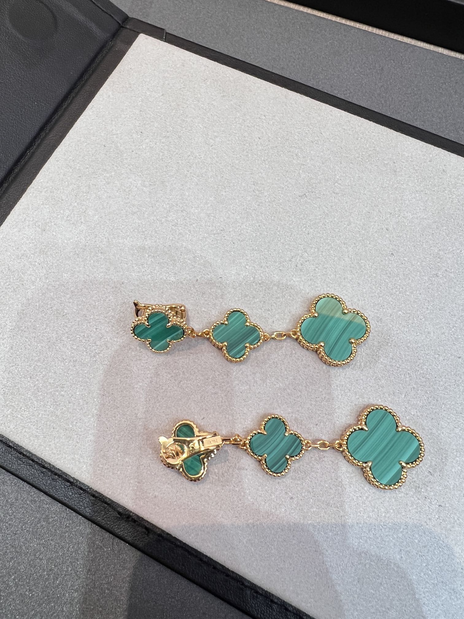 ¡®Lumi¡¯CLOVER MALACHITE 3 MOTIFS GOLD