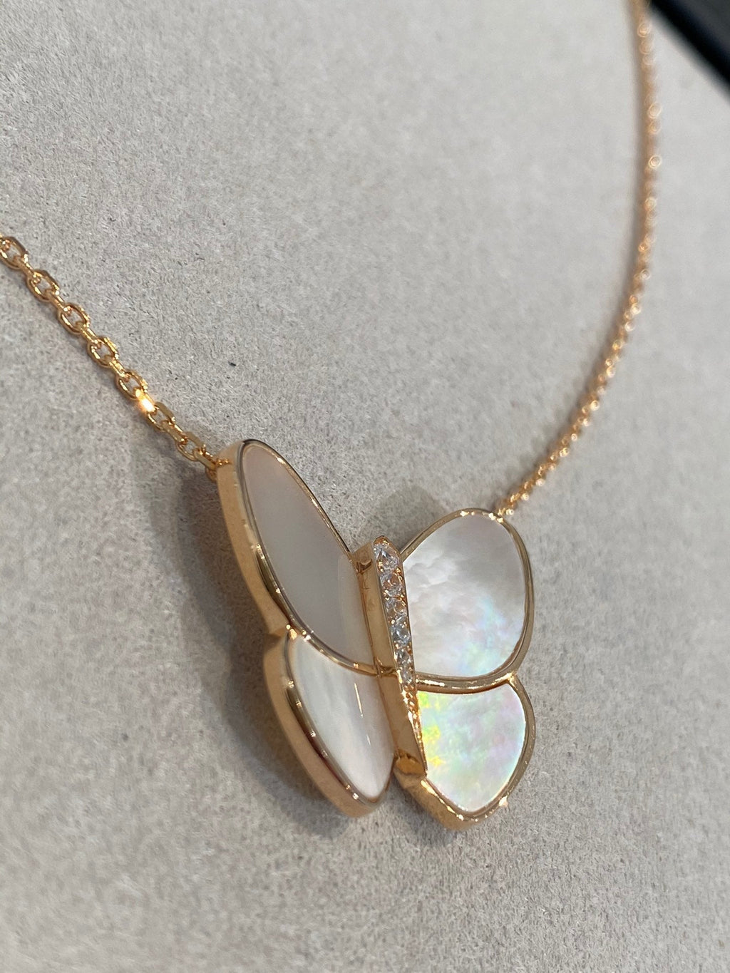 ¡®Lumi¡¯BUTTERFLY GOLD MOP DIAMOND NECKLACE