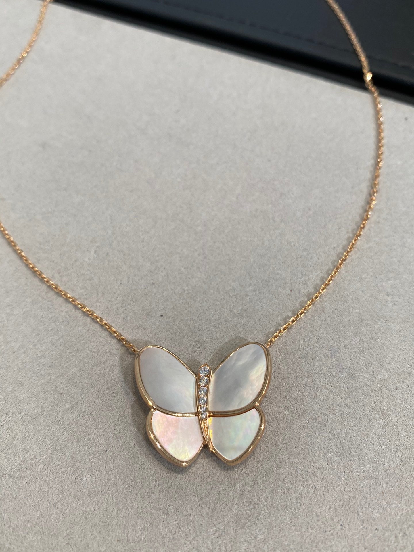 ¡®Lumi¡¯BUTTERFLY GOLD MOP DIAMOND NECKLACE