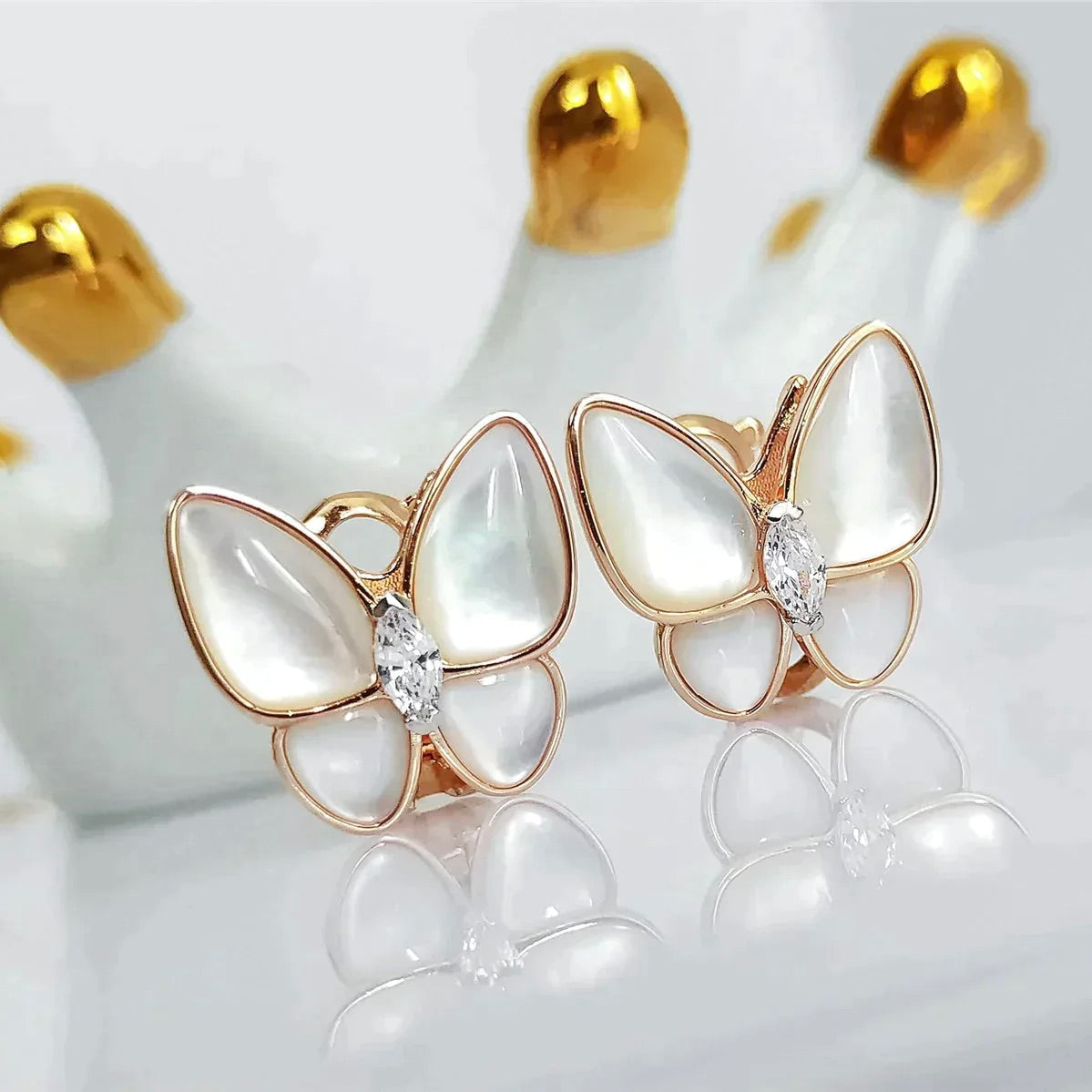 ¡®Lumi¡¯BUTTERFLY MOP DIAMOND EARRINGS