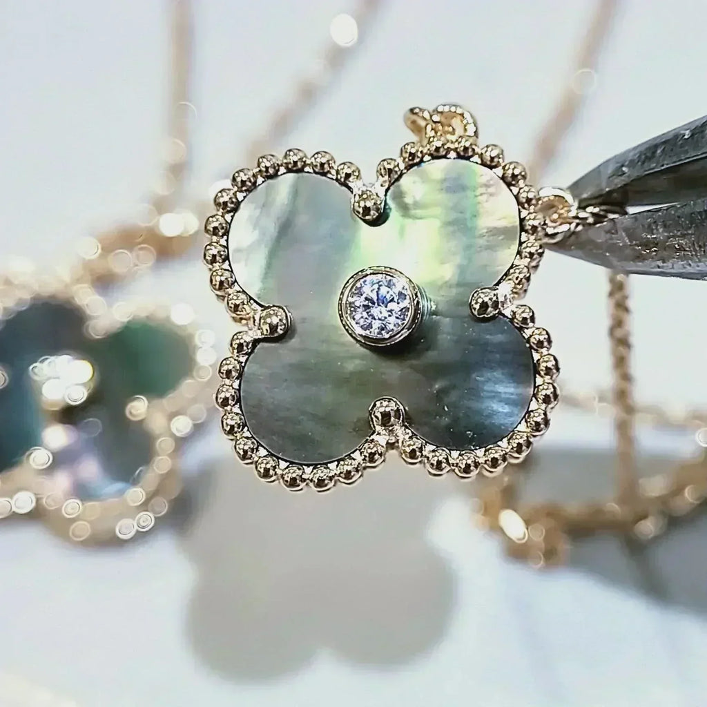 ¡®Lumi¡¯CLOVER 15MM DIAMOND AND MOTHER-OF-GREY NECKLACE