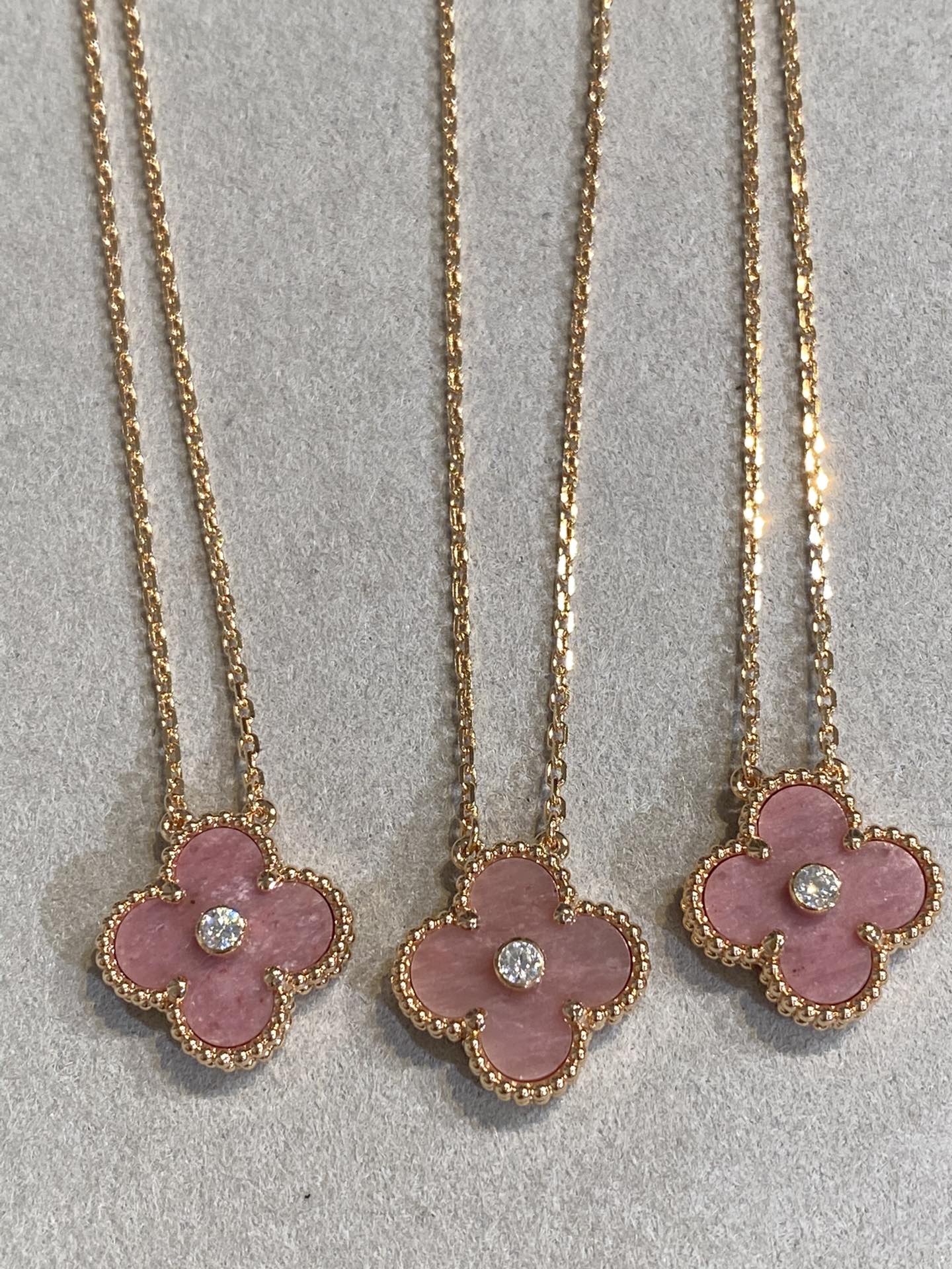¡®Lumi¡¯CLOVER 15MM DIAMOND RHODONITE NECKLACE