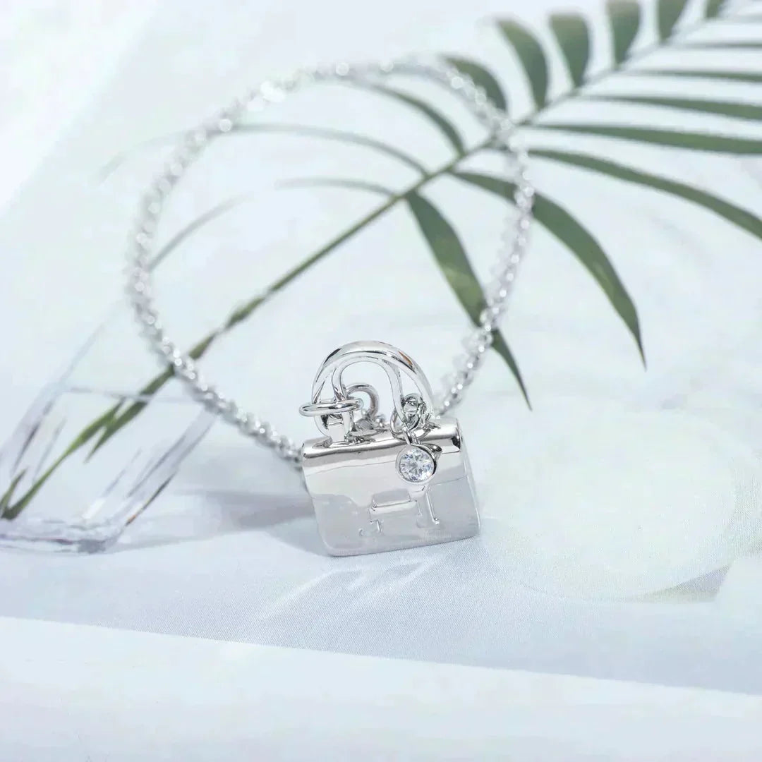 ¡®Lumi¡¯AMULETTE PEDANT SILVER NECKLACE