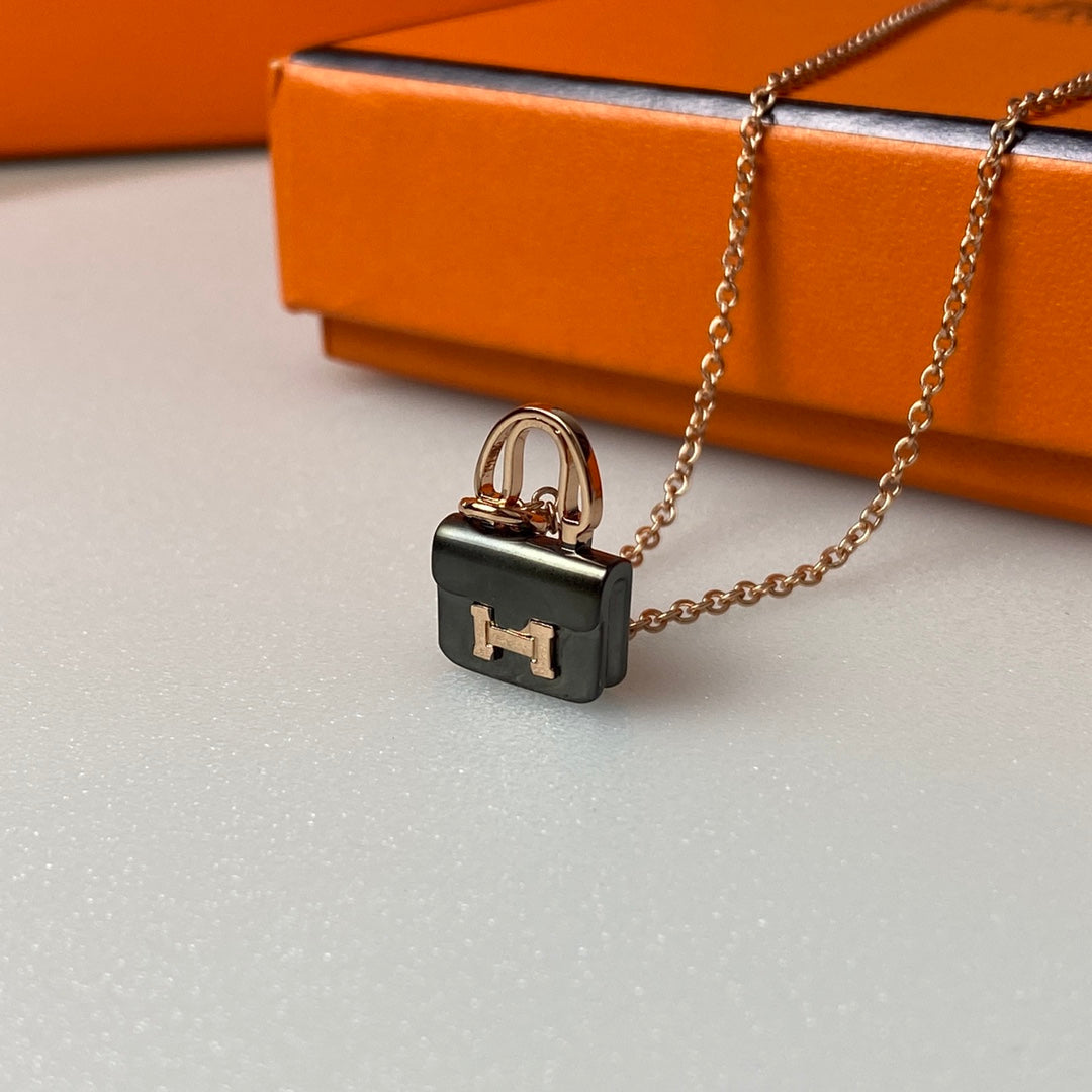 ¡®Lumi¡¯CONSTANCE BLACK PEDANT PINK GOLD NECKLACE