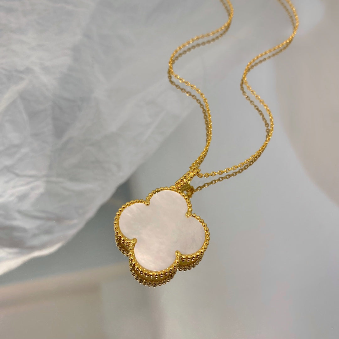 ¡®Lumi¡¯CLOVER 25MM MOP LARGE PENDANT NECKLACE
