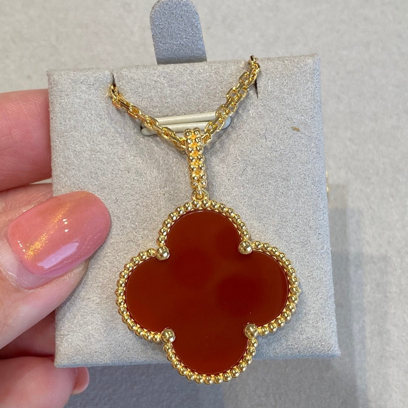 ¡®Lumi¡¯CLOVER 25MM NECKLACE GOLD CARNELIAN