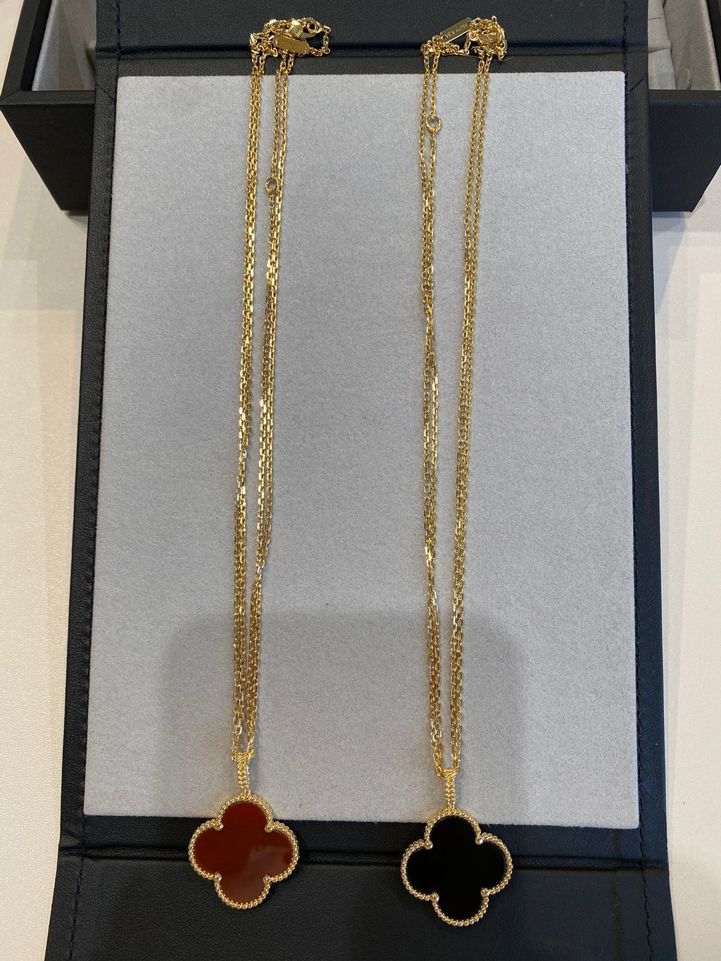¡®Lumi¡¯CLOVER 25MM NECKLACE GOLD CARNELIAN