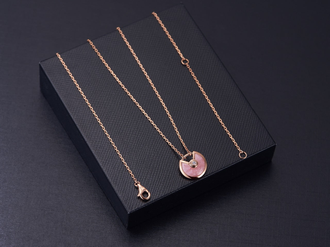 ¡®Lumi¡¯AMULETTE ROSE GOLD PINK MOP NECKLACE