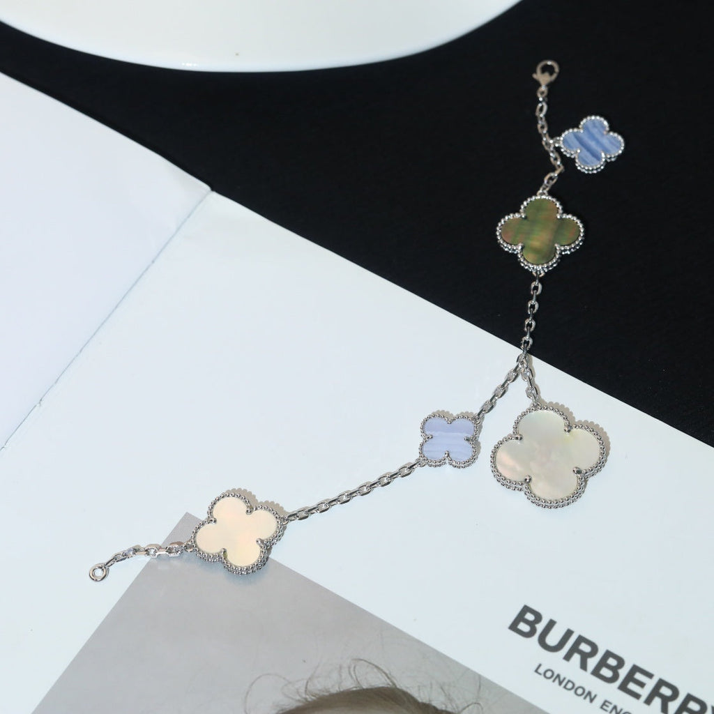 ¡®Lumi¡¯CLOVER BRACELET 5 MOTIFS MOP CHALCEDONY SILVER