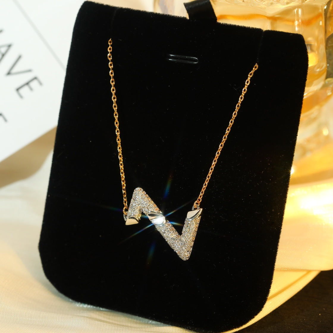 ¡®Lumi¡¯VOLT SILVER DIAMOND PEDANT NECKLACE