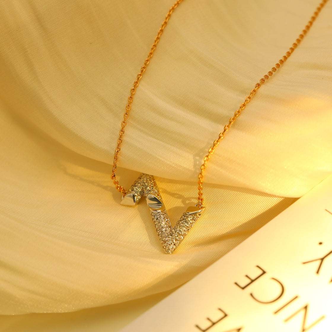 ¡®Lumi¡¯VOLT SILVER DIAMOND PEDANT NECKLACE