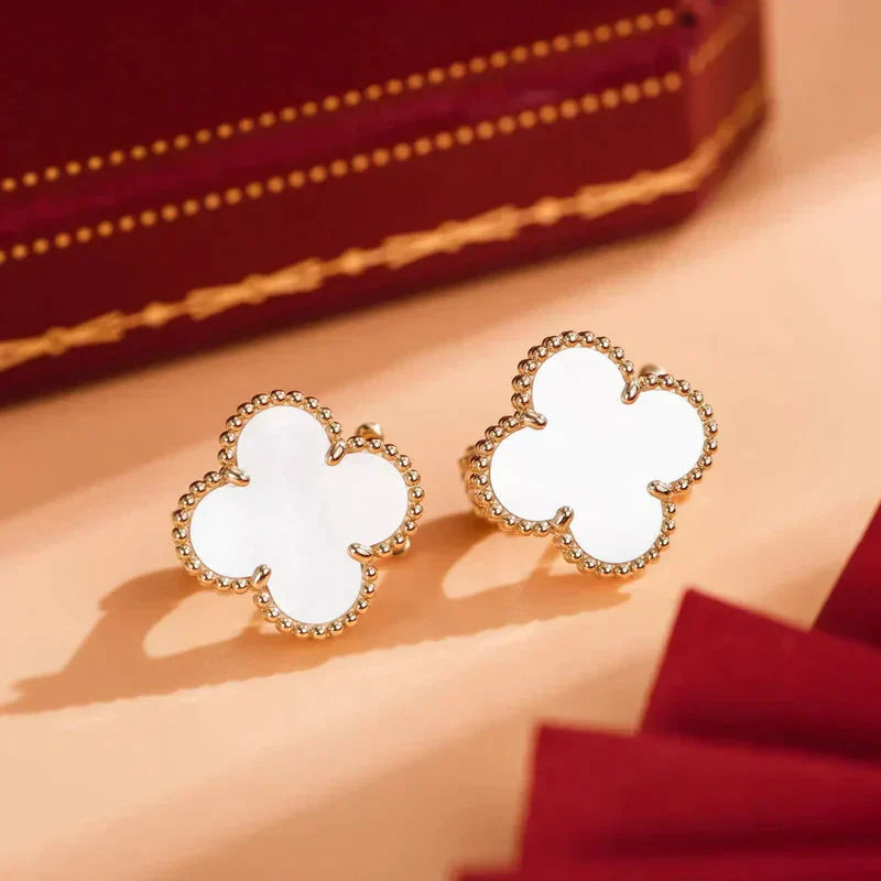 ¡®Lumi¡¯CLOVER MEDIUM 1 MOTIFS  WHITE MOP STUD EARRINGS