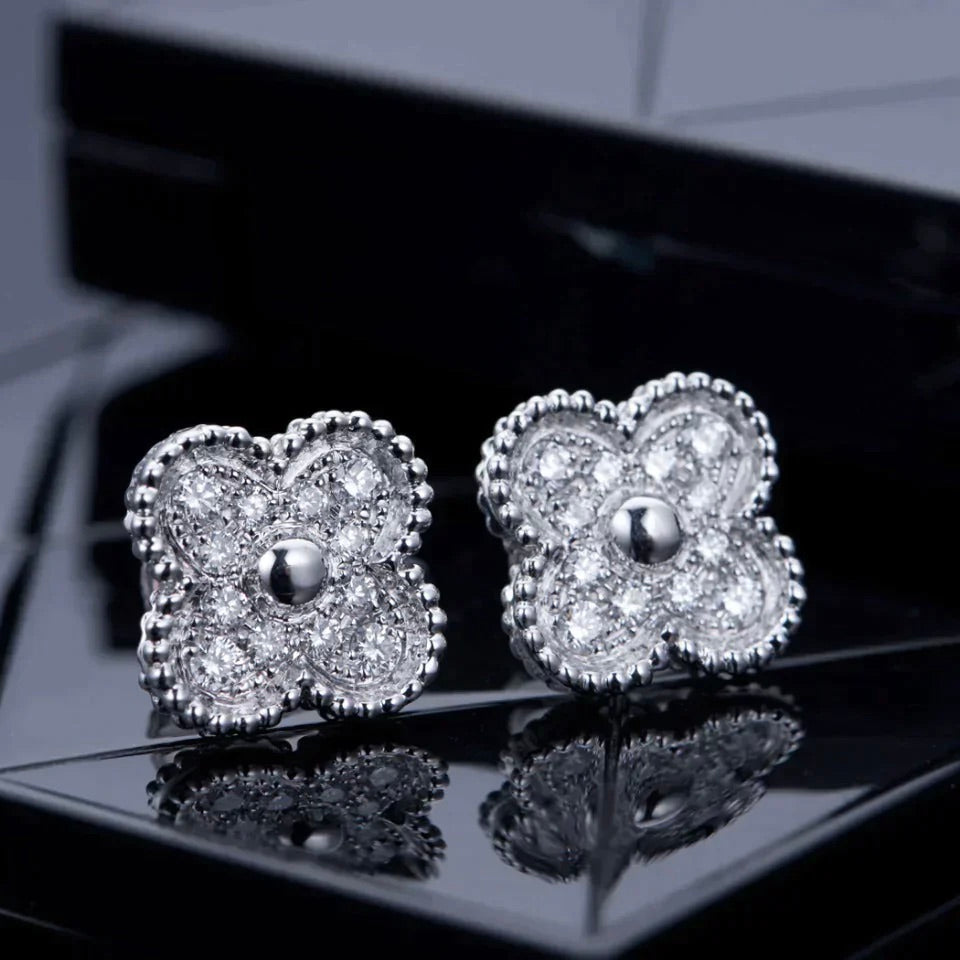 ¡®Lumi¡¯CLOVER 1 MOTIFS DIAMOND STUD EARRINGS SILVER