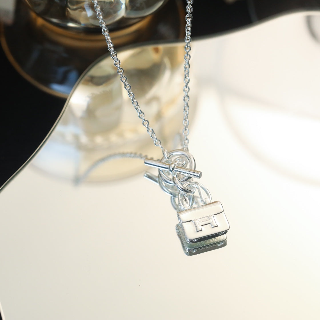¡®Lumi¡¯POP H PEDANT SILVER NECKLACE