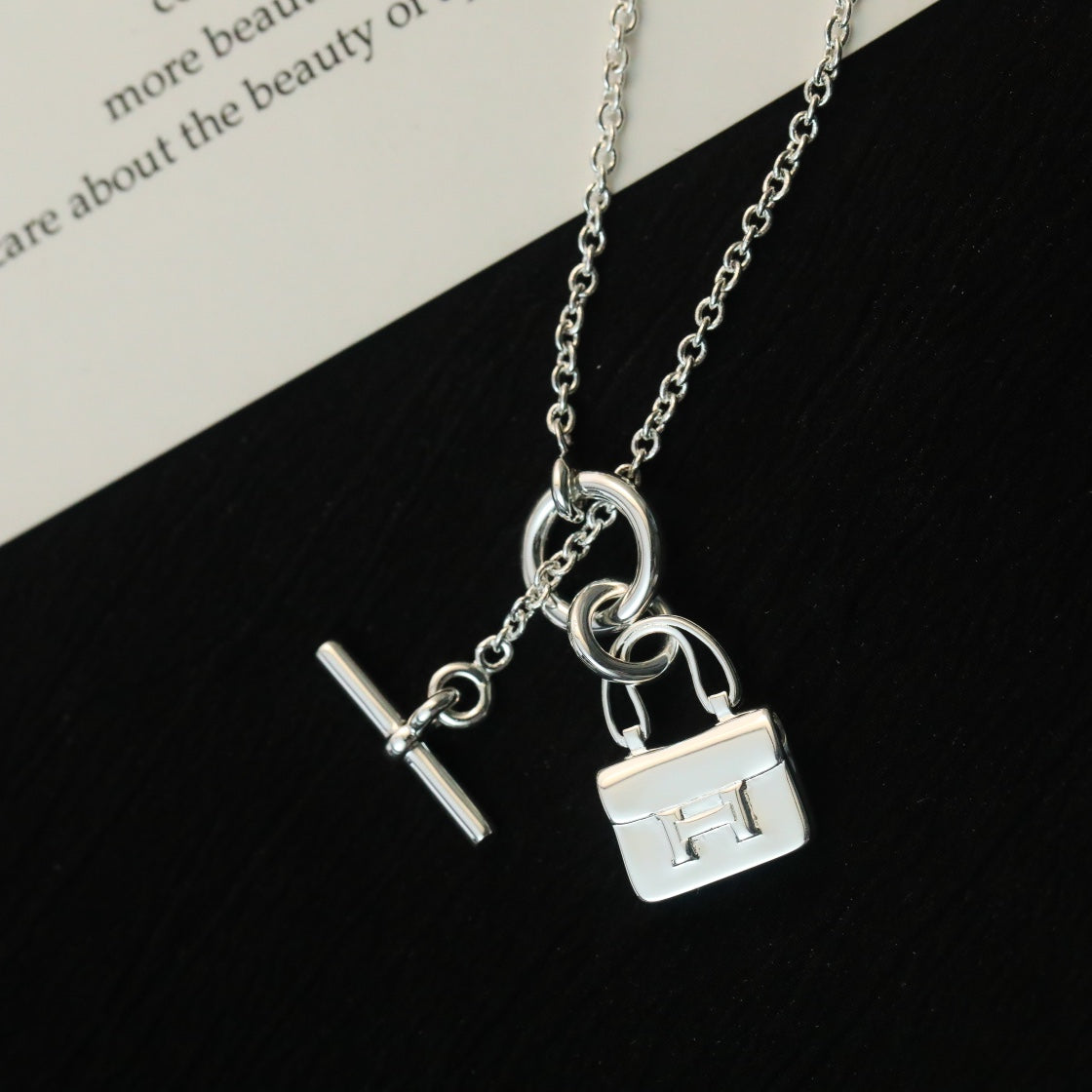 ¡®Lumi¡¯POP H PEDANT SILVER NECKLACE