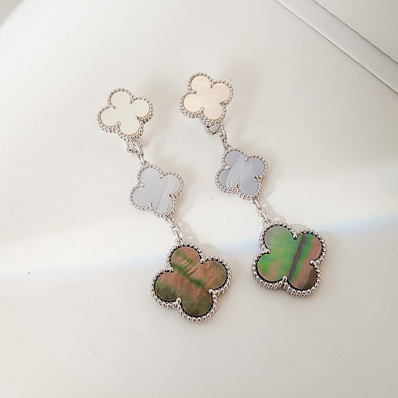 ¡®Lumi¡¯CLOVER 3 MOTIFS CHALCEDONY DARK MOP SILVER EARRINGS