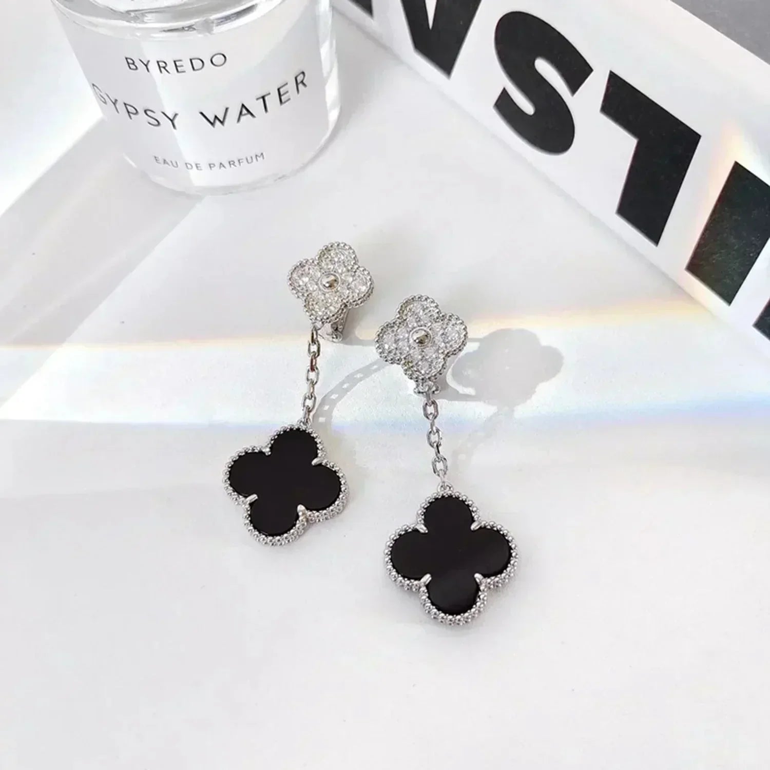 ¡®Lumi¡¯CLOVER 2 MOTIFS  DIAMOND ONYX EARRINGS SILVER