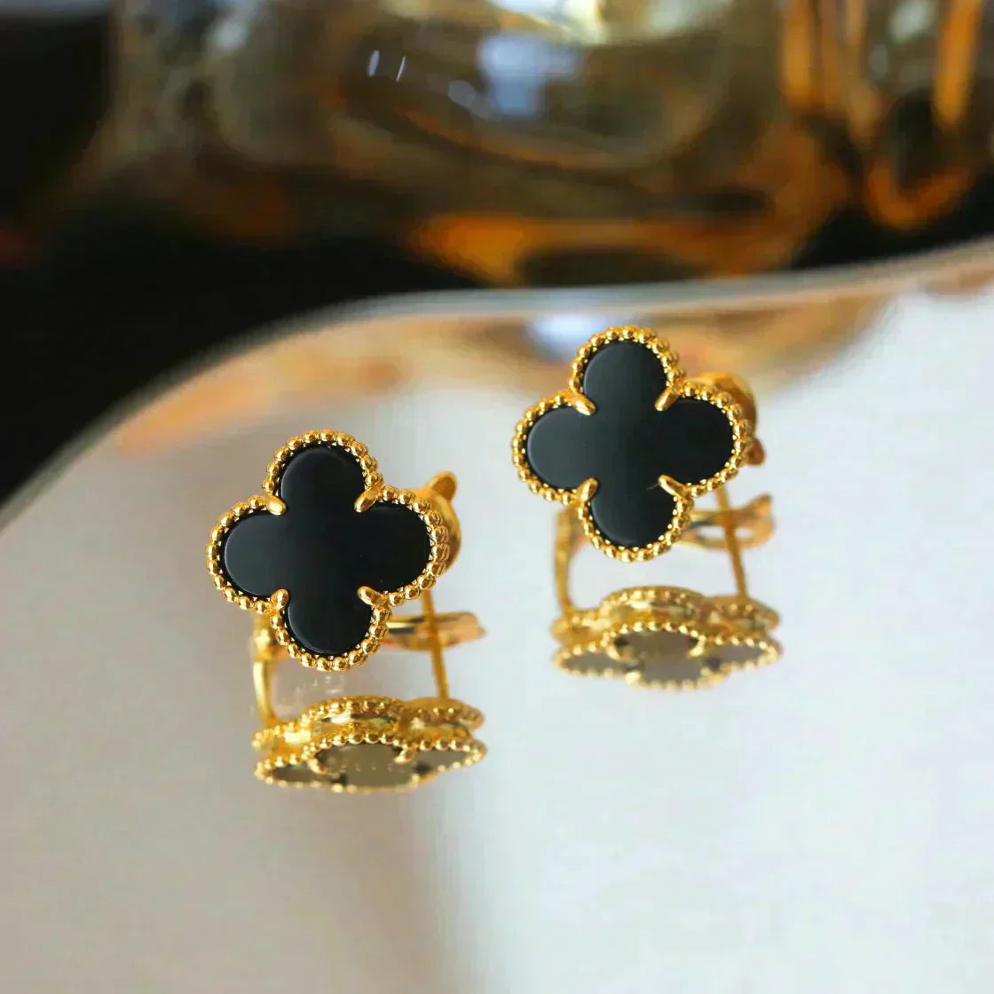 ¡®Lumi¡¯CLOVER MEDIUM 1 MOTIFS  ONYX STUD EARRINGS