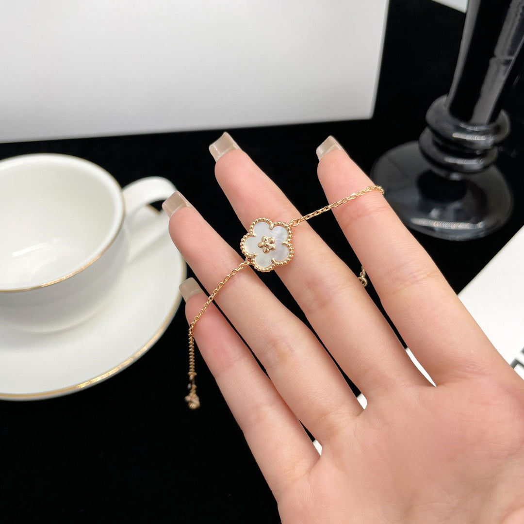 ¡®Lumi¡¯LUCKY SPRING ROSE GOLD MOP BRACELET