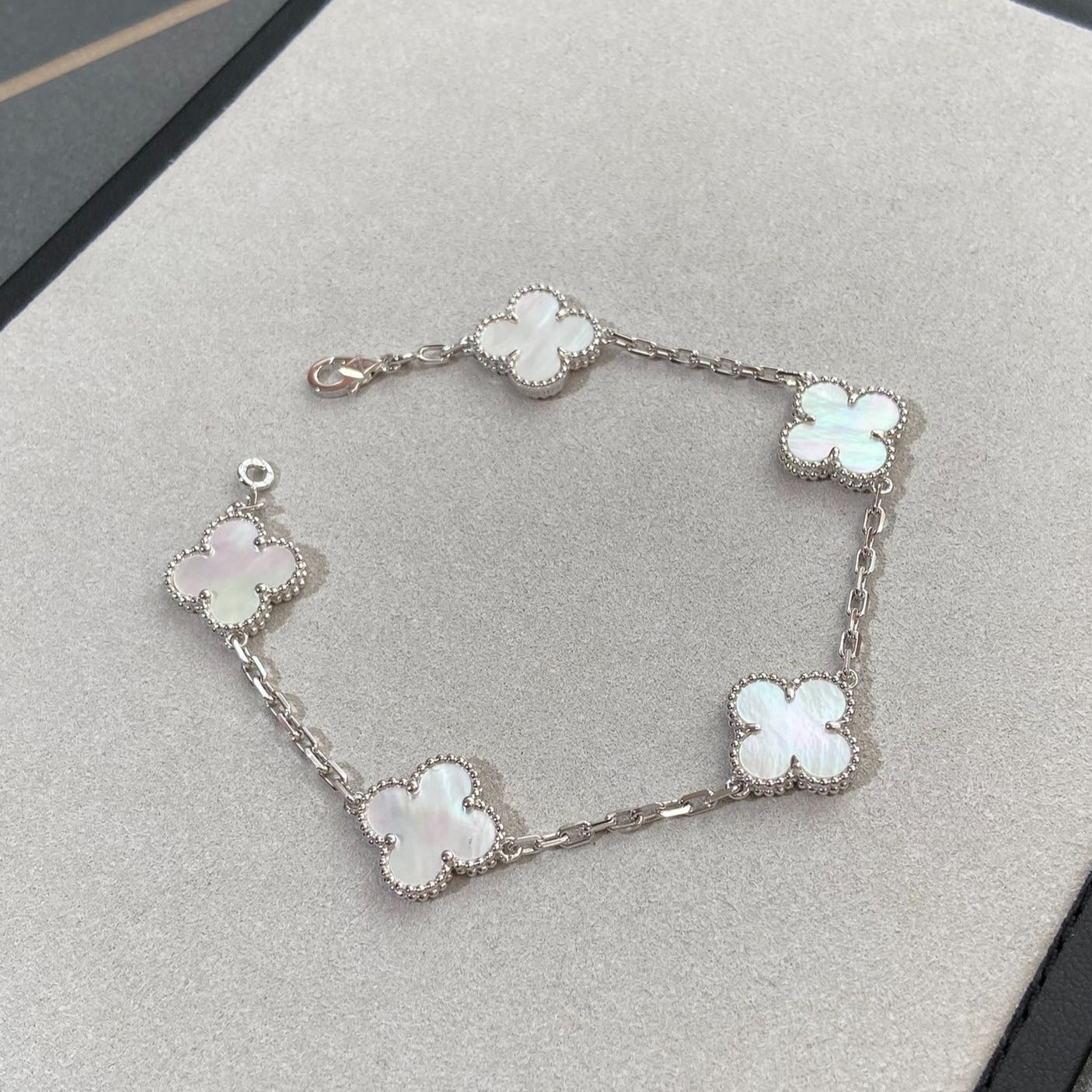 [Lumi]New CLOVER WHITE PEARL MOP 5 MOTIF BRACELET COLLECTION