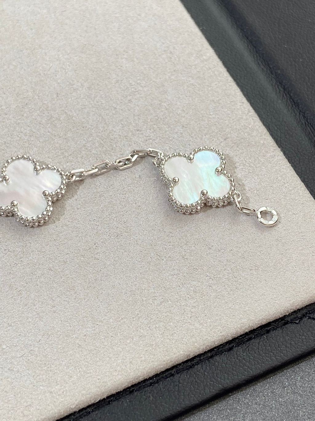 [Lumi]New CLOVER WHITE PEARL MOP 5 MOTIF BRACELET COLLECTION