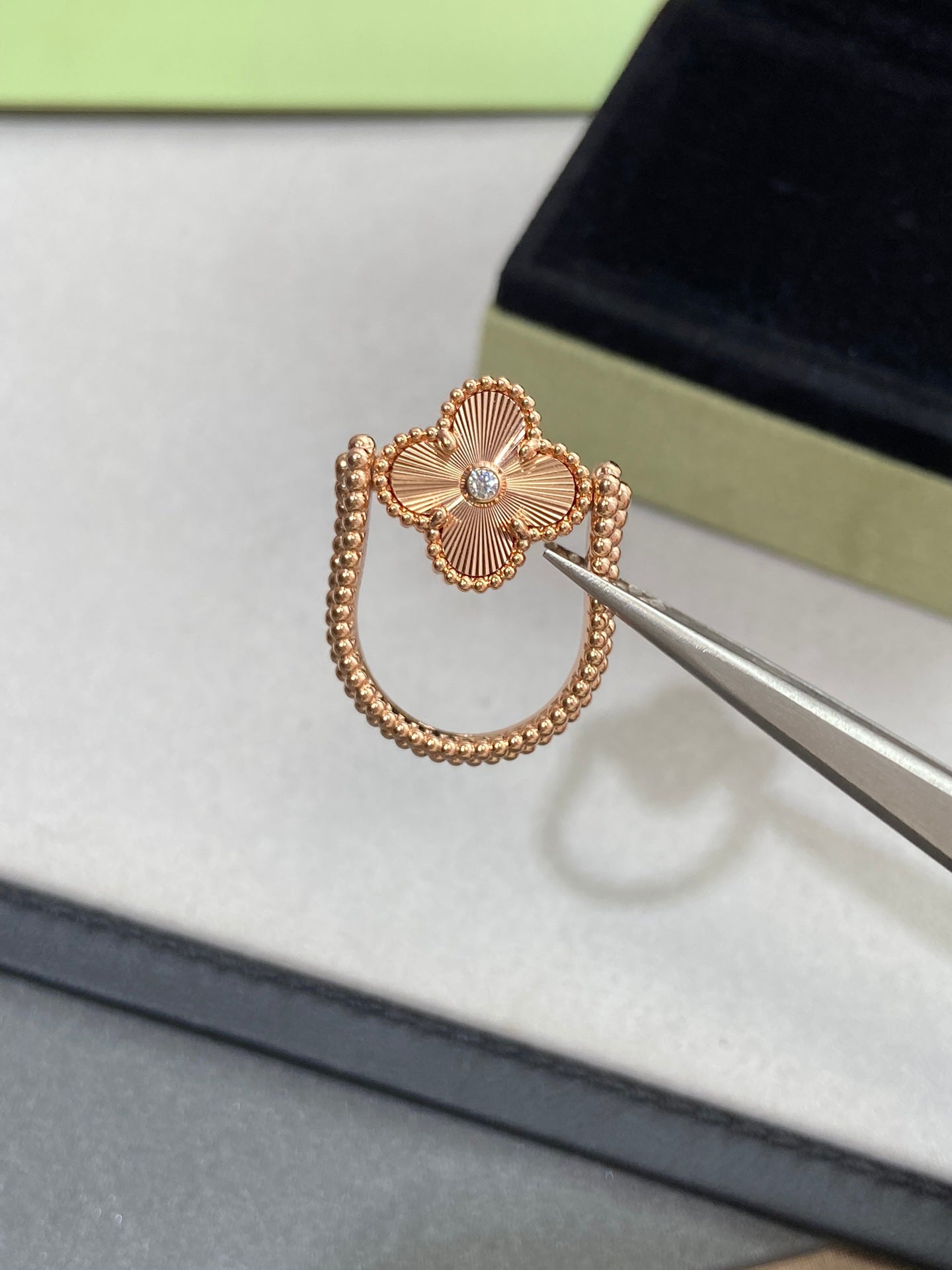 ¡®Lumi¡¯CLOVER RIVERSIBLE ROSE GOLD RING