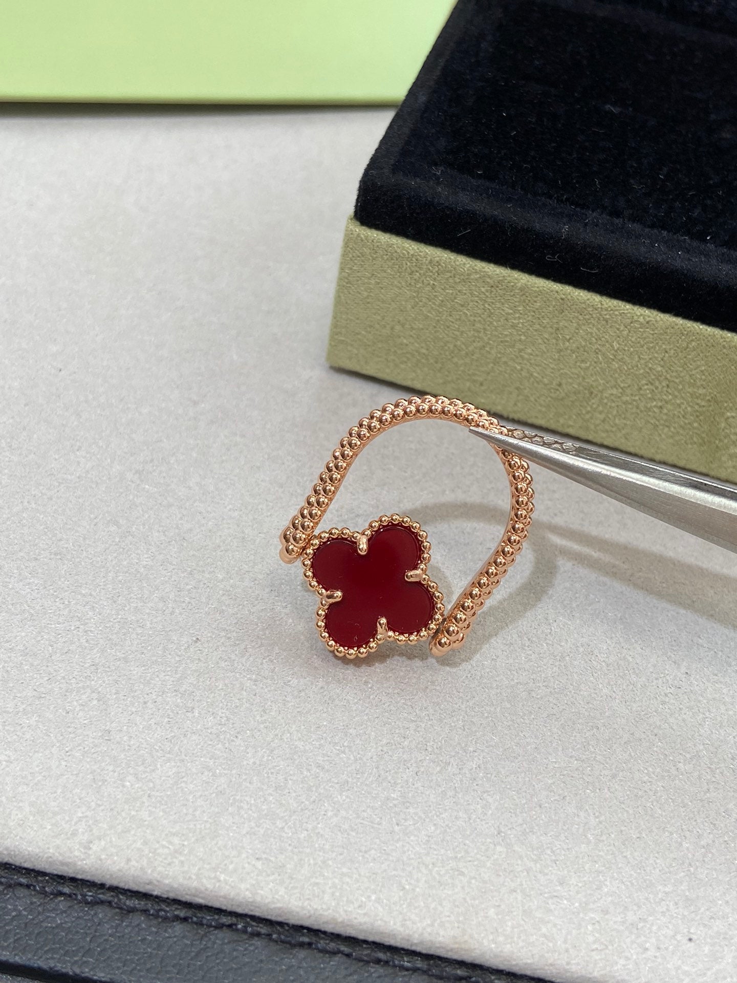 ¡®Lumi¡¯CLOVER RIVERSIBLE ROSE GOLD RING