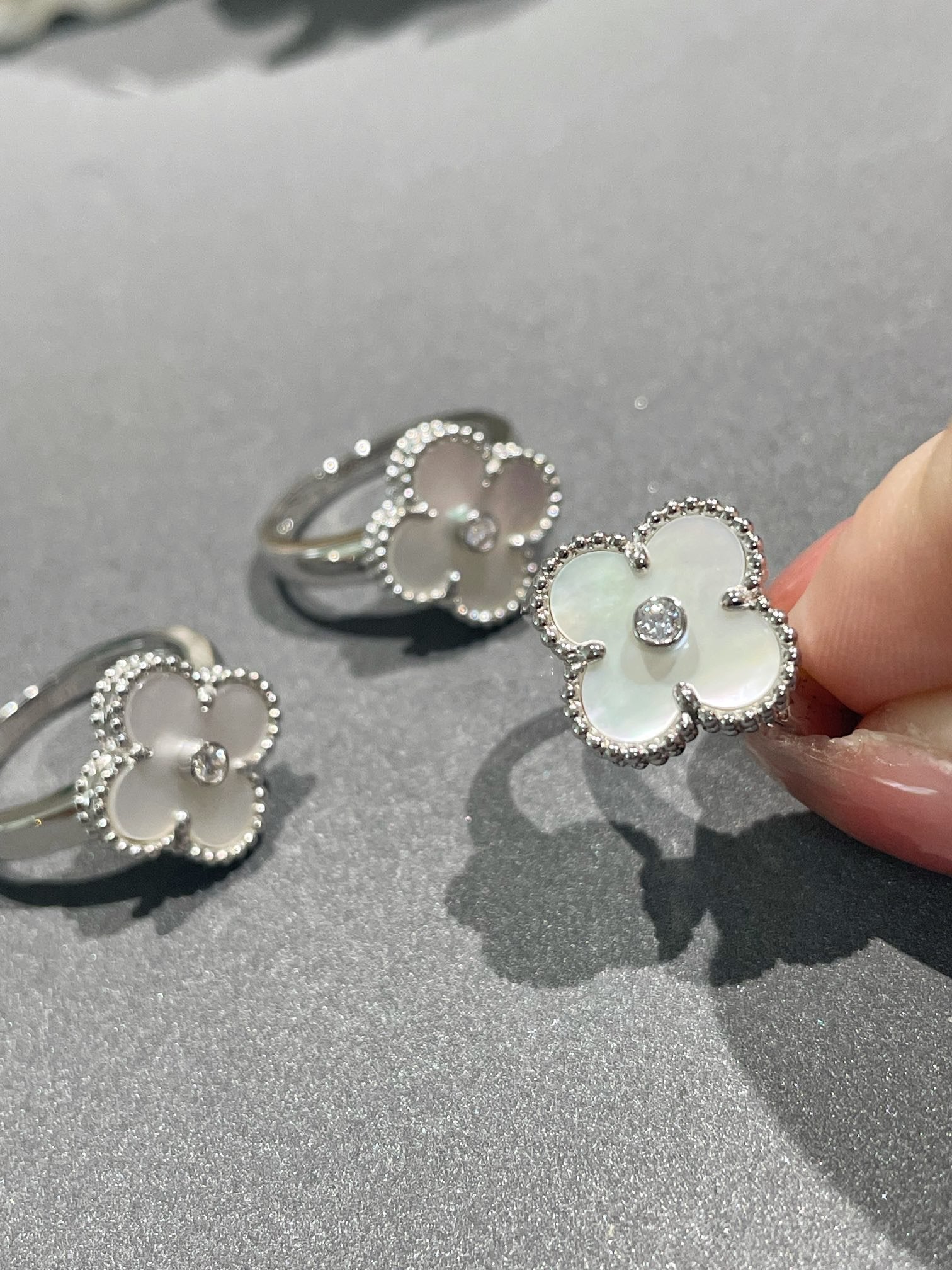 ¡®Lumi¡¯CLOVER SILVER MOP DIAMOND RING