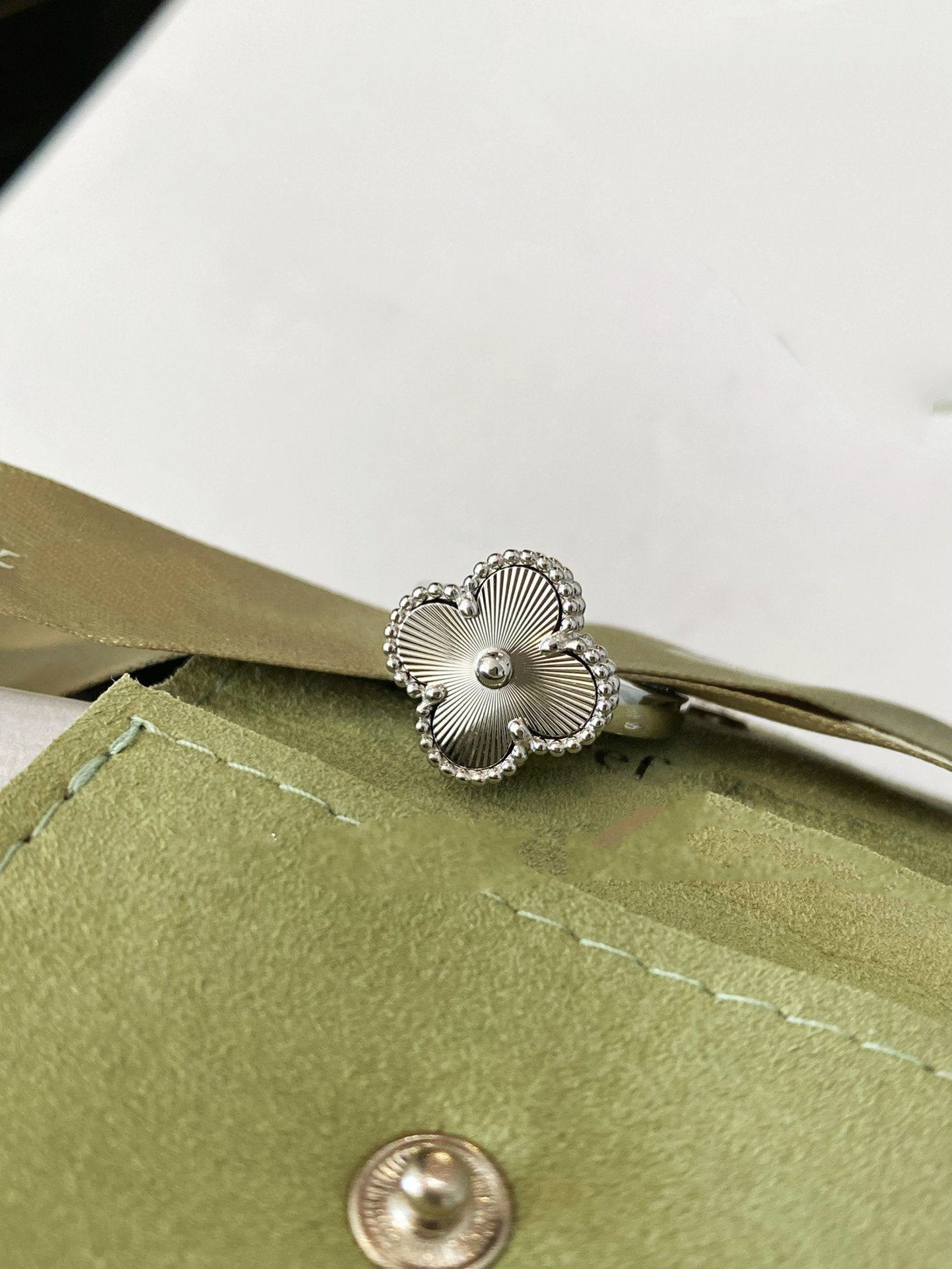 ¡®Lumi¡¯CLOVER SILVER RING