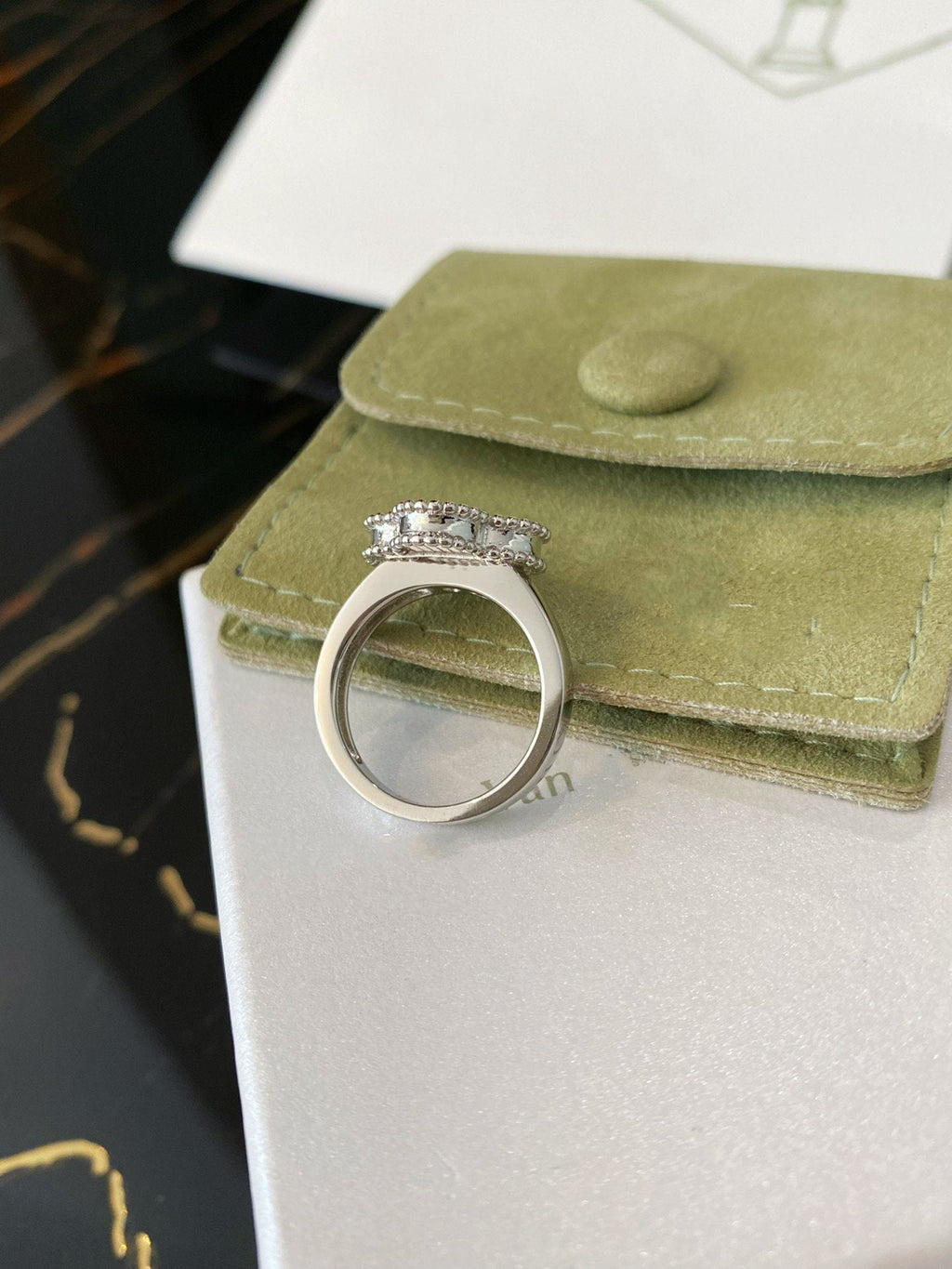 ¡®Lumi¡¯CLOVER SILVER RING
