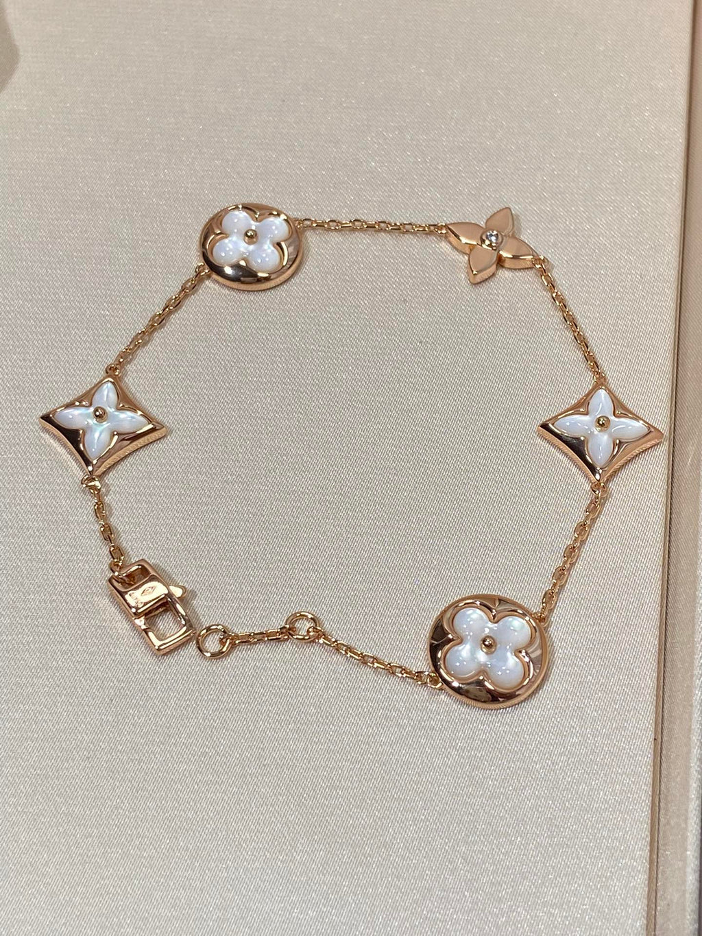 ¡®Lumi¡¯STAR AND SUN 5 MOTIF MOP PINK GOLD BRACELET