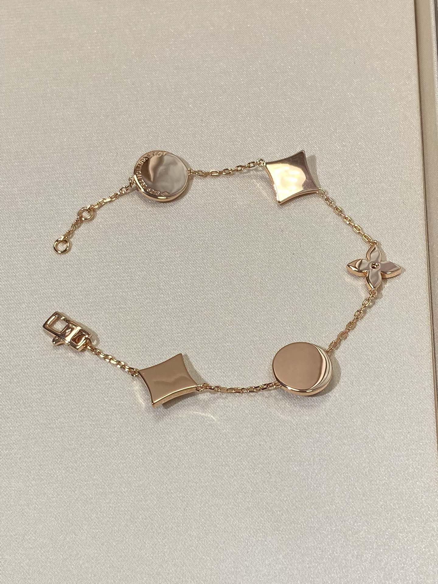 ¡®Lumi¡¯STAR AND SUN 5 MOTIF MOP PINK GOLD BRACELET