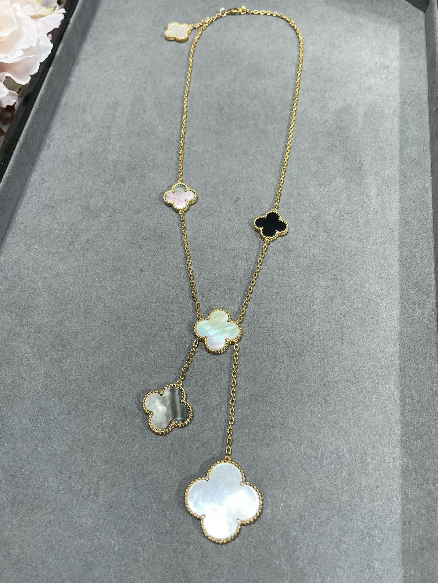 ¡®Lumi¡¯CLOVER 6 MOTIF MOP ONYX GOLD NECKLACE