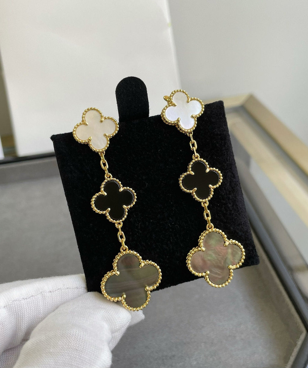 ¡®Lumi¡¯CLOVER 3 MOTIF MOP ONYX DARK MOP PINK GOLD EARRINGS