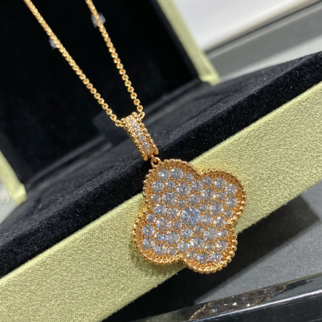 ¡®Lumi¡¯CLOVER 25MM LARGE PEDANT DIAMOND PAVED LONG NECKLACE