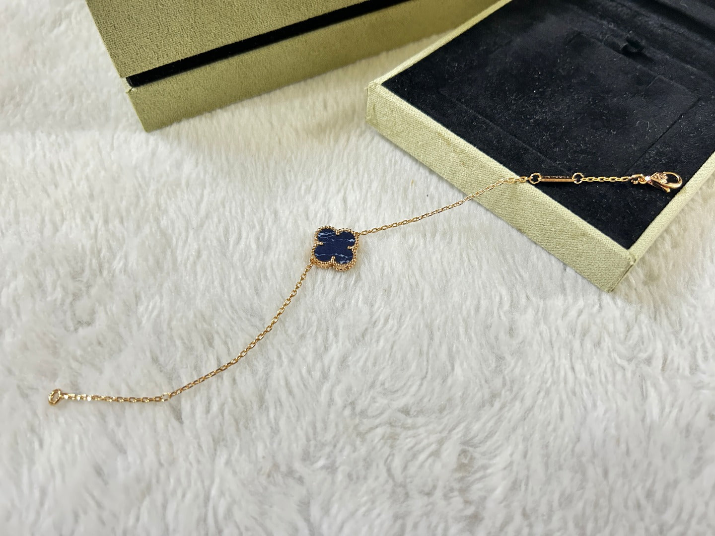 ¡®Lumi¡¯CLOVER 1 MOTIF PIETERSITE BRACELET