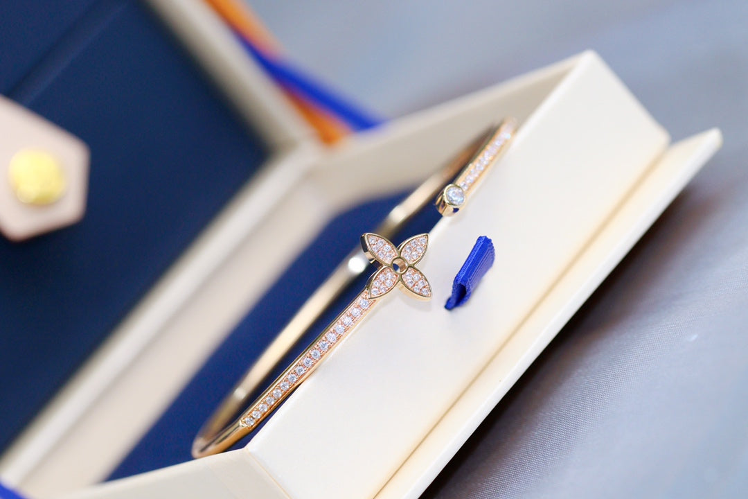 ¡®Lumi¡¯IDYLLE PINK GOLD OPEN BRACELET DIAMOND PAVED