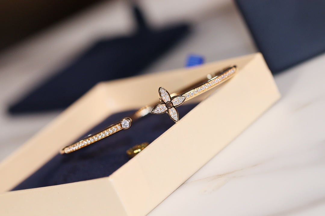 ¡®Lumi¡¯IDYLLE GOLD OPEN BRACELET DIAMOND PAVED