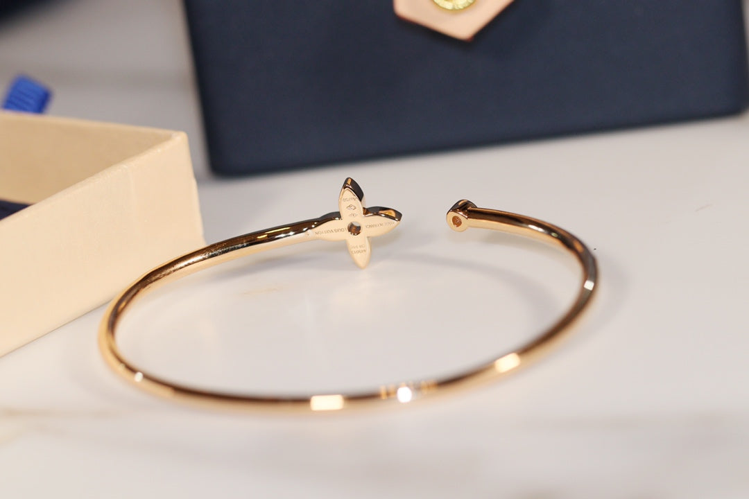 ¡®Lumi¡¯IDYLLE GOLD OPEN BRACELET DIAMOND PAVED