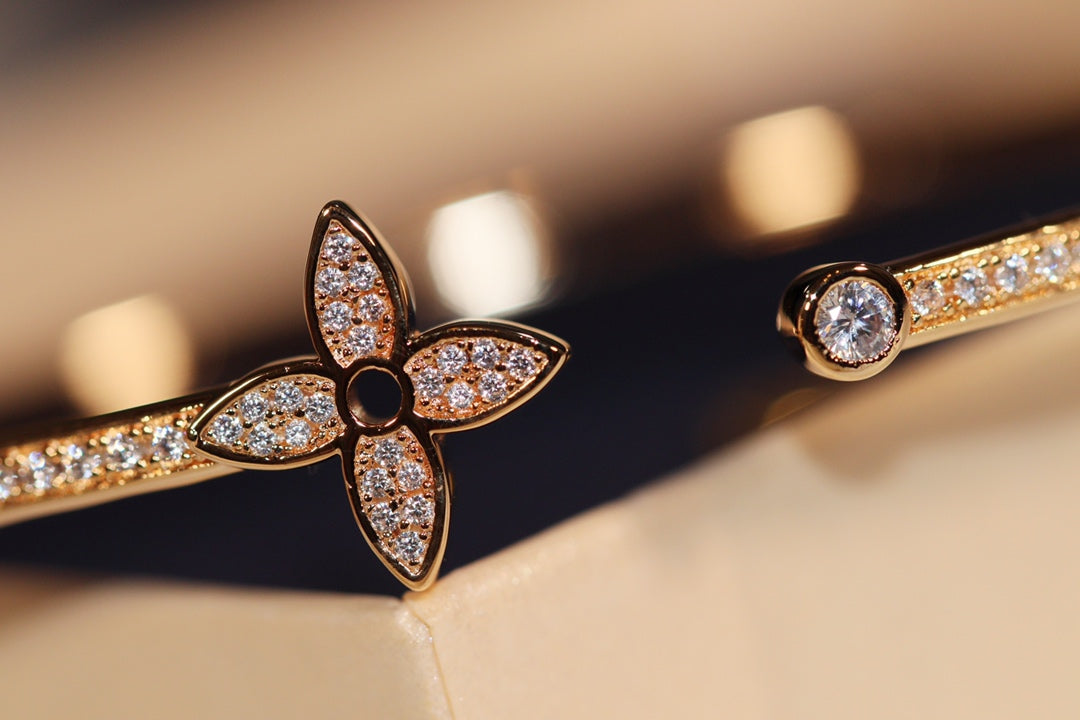¡®Lumi¡¯IDYLLE GOLD OPEN BRACELET DIAMOND PAVED