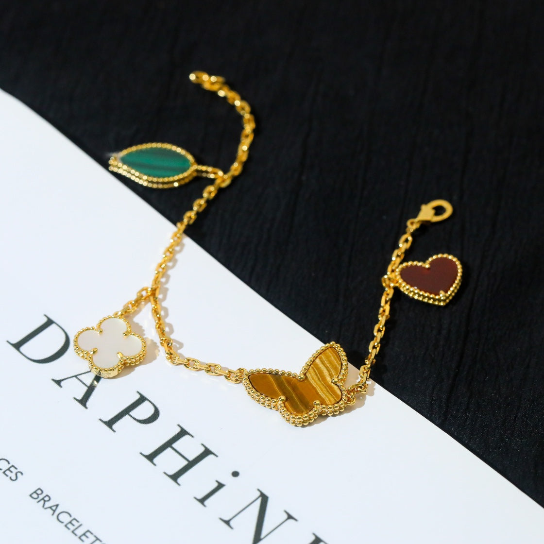 ¡®Lumi¡¯LUCKY SPRING 5 MOTIF GOLD BRACELET
