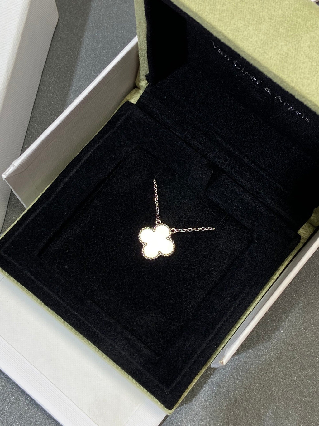 ¡®Lumi¡¯CLOVER MEDIUM SILVER WHITE MOP NECKLACE